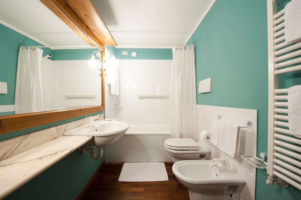 Holidays Dolomiti Apartment Resort Carisolo Bagian luar foto