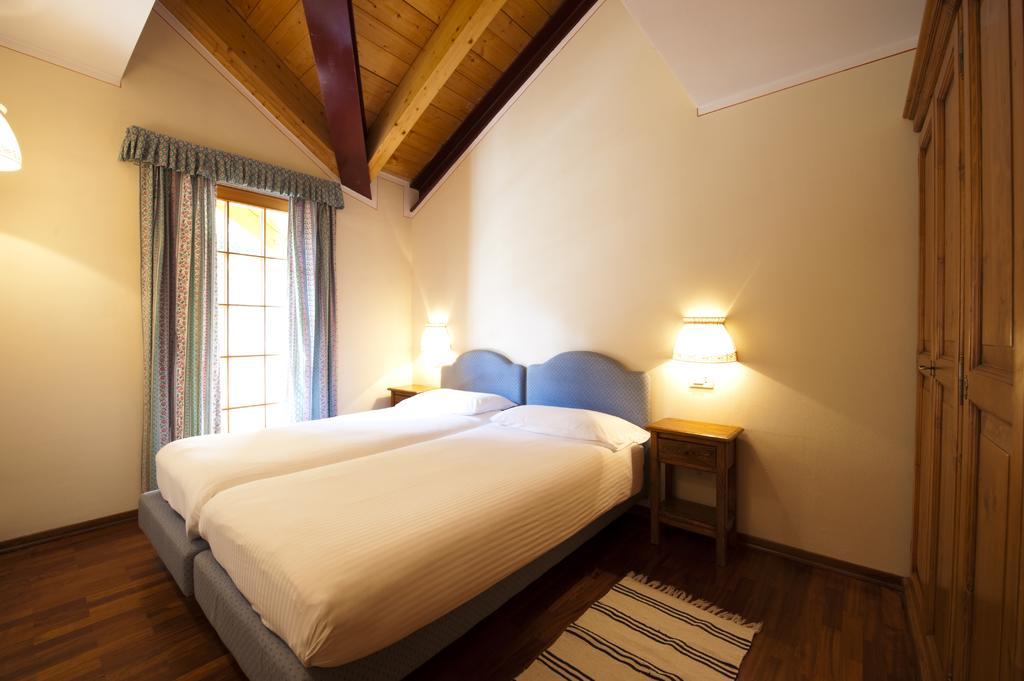 Holidays Dolomiti Apartment Resort Carisolo Ruang foto