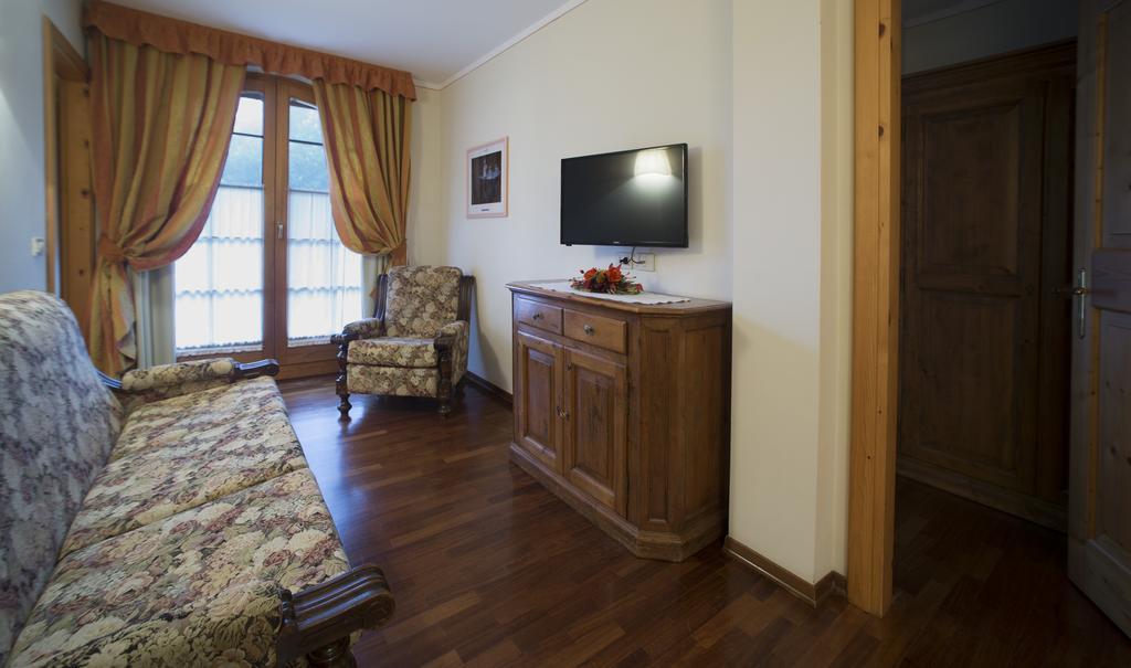 Holidays Dolomiti Apartment Resort Carisolo Bagian luar foto