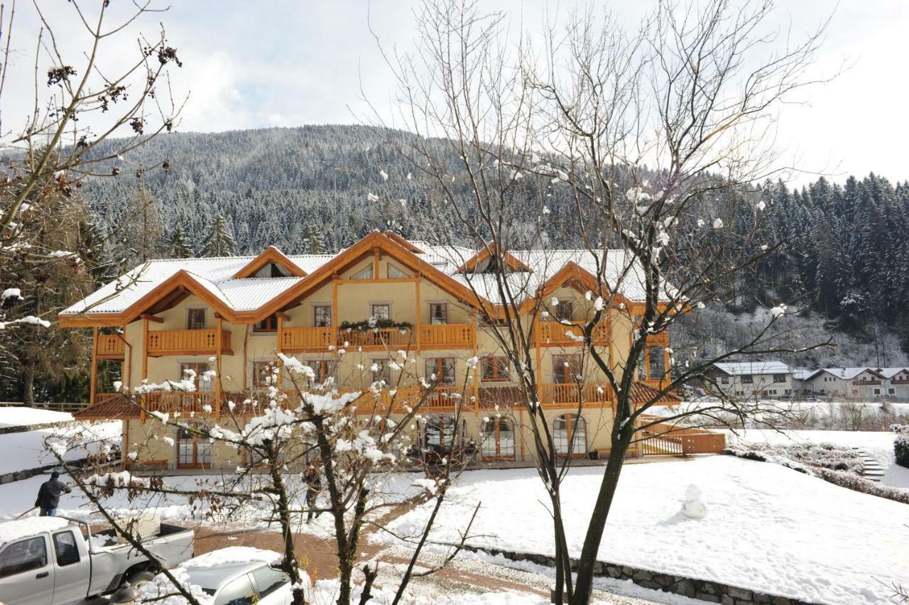 Holidays Dolomiti Apartment Resort Carisolo Bagian luar foto