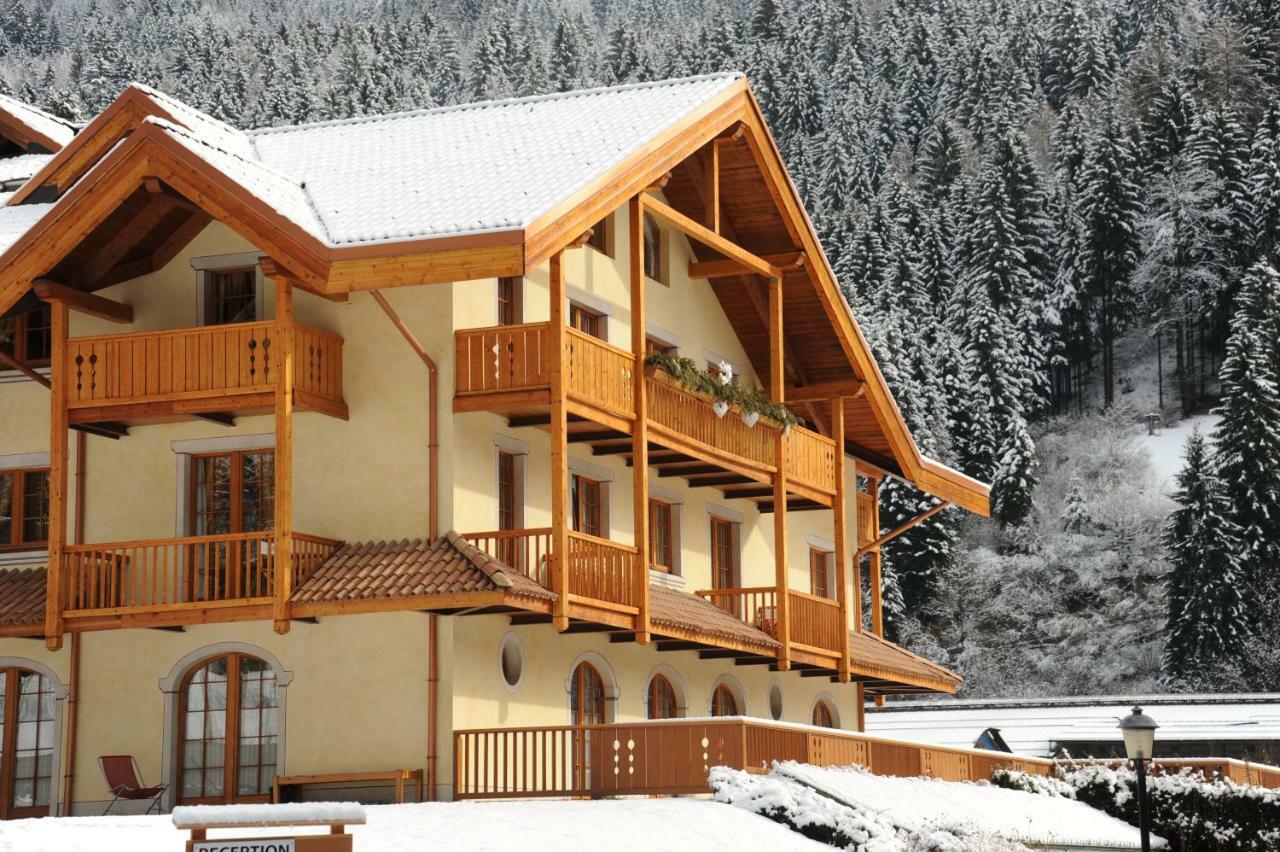 Holidays Dolomiti Apartment Resort Carisolo Bagian luar foto