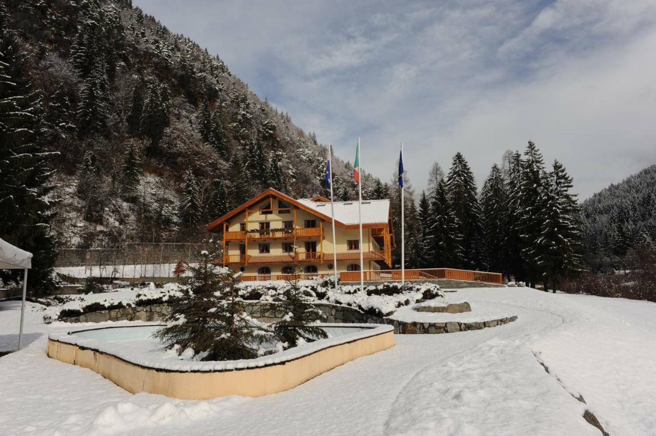 Holidays Dolomiti Apartment Resort Carisolo Bagian luar foto