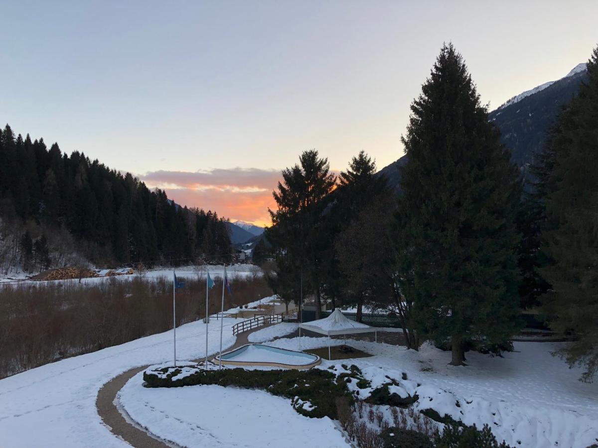 Holidays Dolomiti Apartment Resort Carisolo Bagian luar foto